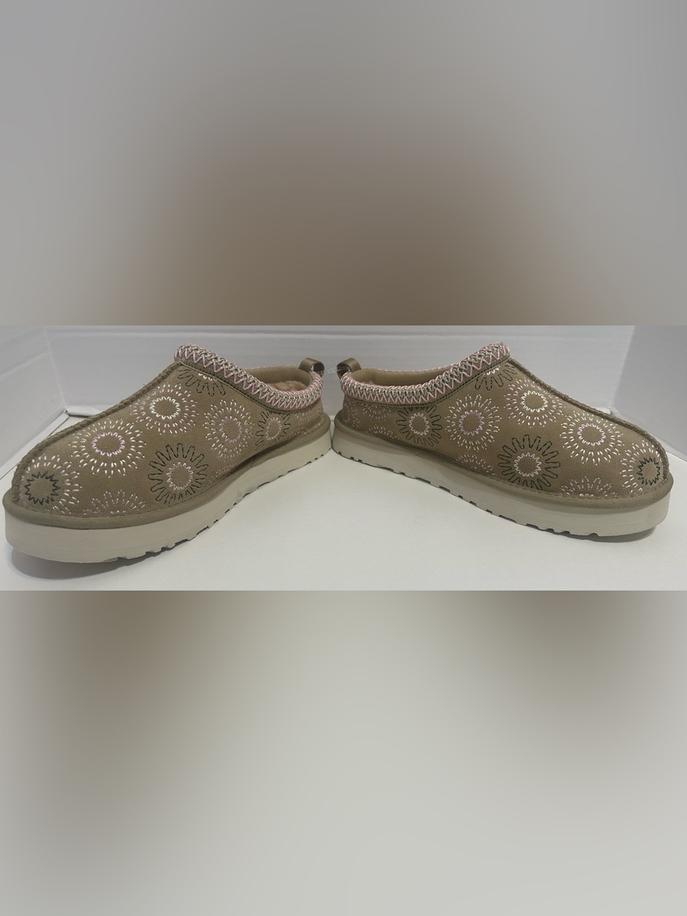 UGG Tasman Sunburst Slippers Ugg  Tazz  Sun Stitch Slippers Size NEW - Picture 6 of 6